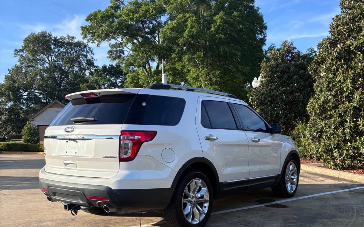 2015 Ford Explorer XLT photo 2