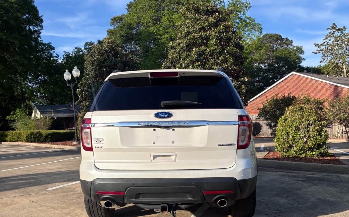 2015 Ford Explorer XLT photo 3