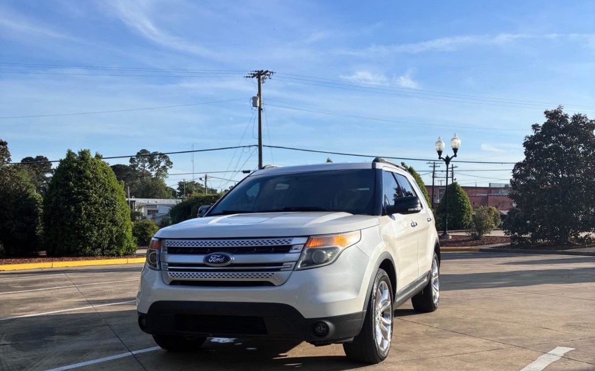 2015 Ford Explorer XLT photo 6