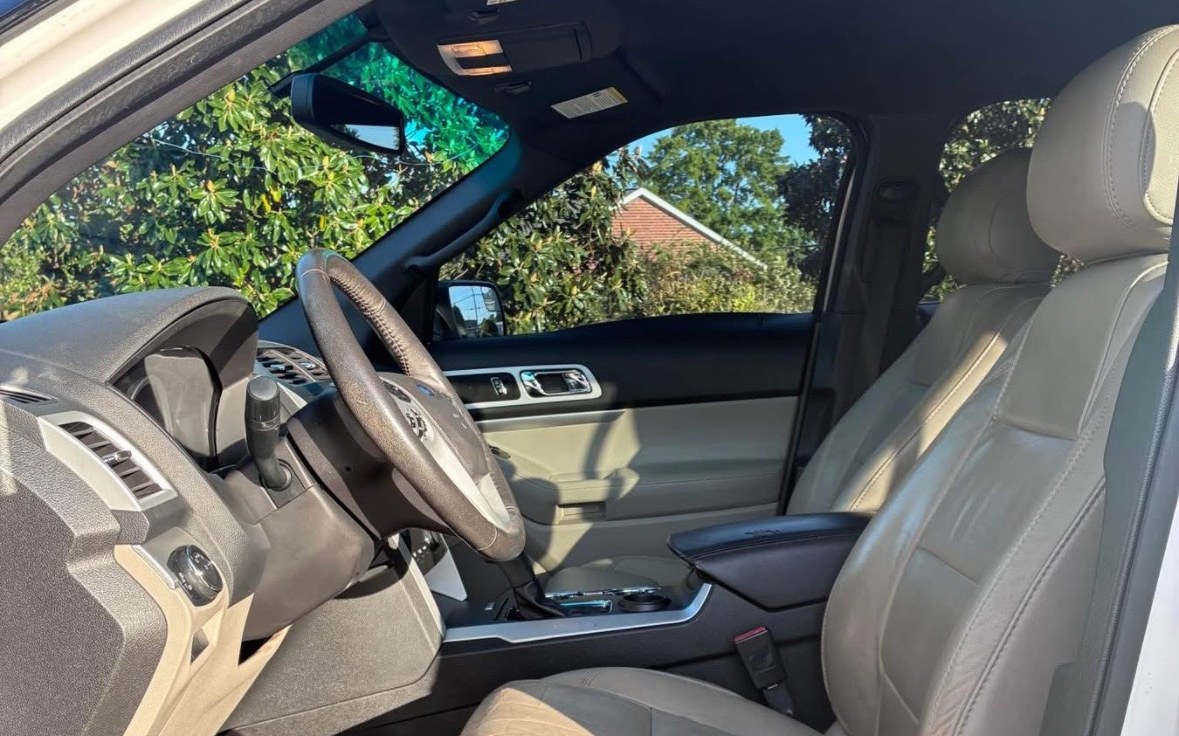 2015 Ford Explorer XLT photo 8