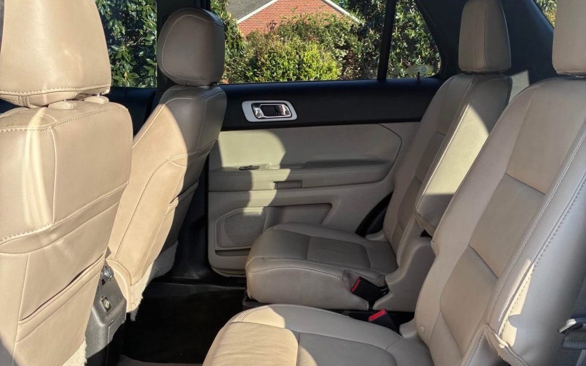 2015 Ford Explorer XLT photo 9